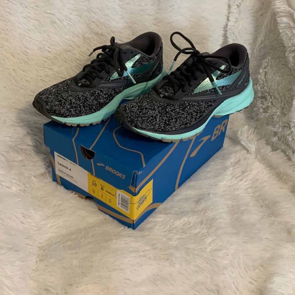 Womens Brooks Launch 4. Sz 10. Mint/black. Running shoes. Lightly used. Box incl